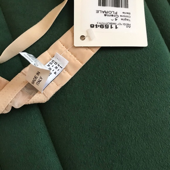 Christie’s Lingerie Set - Picture 13 of 13